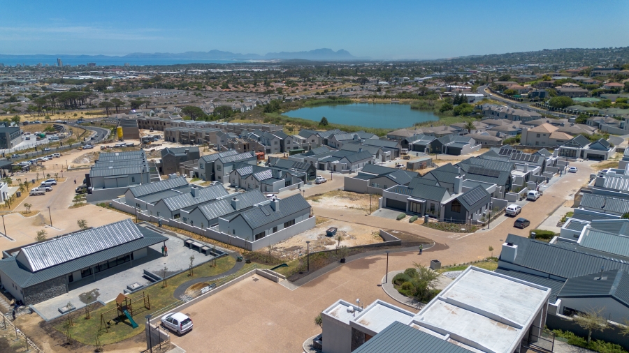 3 Bedroom Property for Sale in Mzuri Estate Western Cape